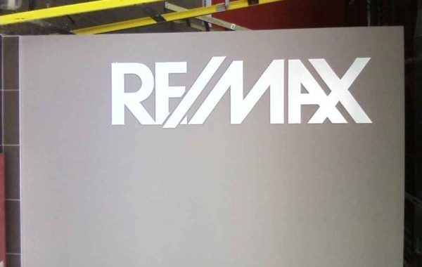 Lettrage de mur Remax Cowansville